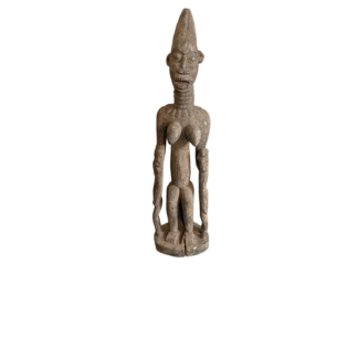 Utsåret afrikansk figur i tre